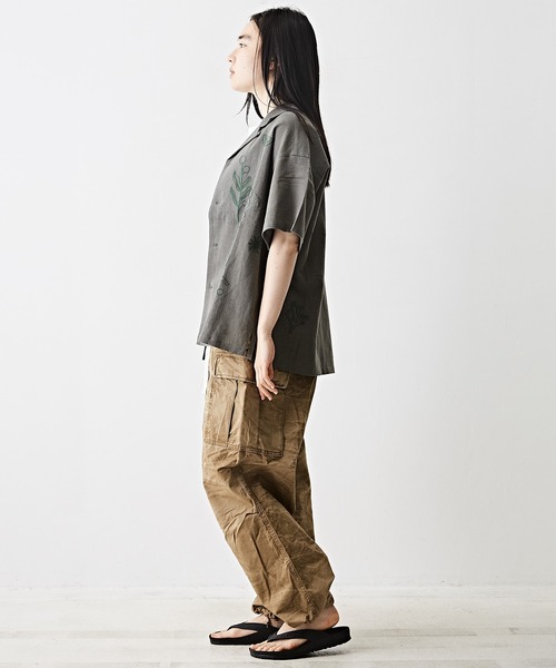 TOBILA（トビラ）の「コットンリネンボタニカル刺繍オープンカラーシャツ（シャツ/ブラウス・レディース・グレー/ナチュラル/マスタード/ネイビー・M）」の10枚目の写真