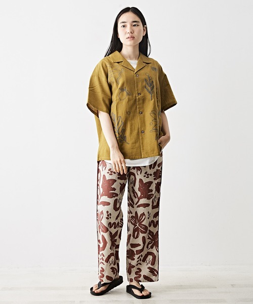 TOBILA（トビラ）の「コットンリネンボタニカル刺繍オープンカラーシャツ（シャツ/ブラウス・レディース・グレー/ナチュラル/マスタード/ネイビー・M）」の12枚目の写真