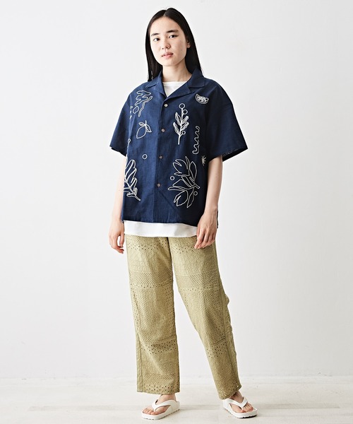 TOBILA（トビラ）の「コットンリネンボタニカル刺繍オープンカラーシャツ（シャツ/ブラウス・レディース・グレー/ナチュラル/マスタード/ネイビー・M）」の16枚目の写真