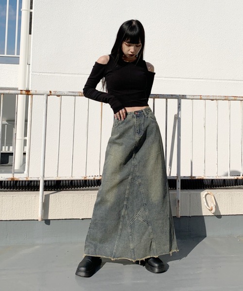 LVEU.（ラブユ.）の「Center seam shoulder cut tops / センターシームショルダーカットトップス（Tシャツ/カットソー・レディース・ブラック/ホワイト・FREE）」の7枚目の写真