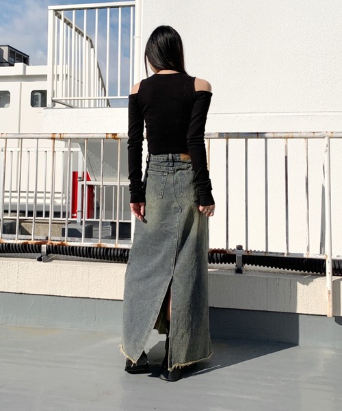 LVEU.（ラブユ.）の「Center seam shoulder cut tops / センターシームショルダーカットトップス（Tシャツ/カットソー・レディース・ブラック/ホワイト・FREE）」の11枚目の写真