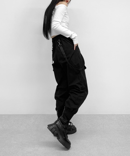 LVEU.（ラブユ.）の「Center seam shoulder cut tops / センターシームショルダーカットトップス（Tシャツ/カットソー・レディース・ブラック/ホワイト・FREE）」の17枚目の写真