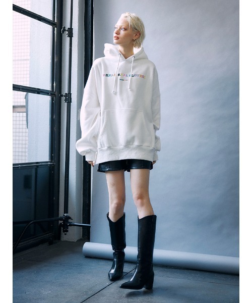 ENVYM（アンビー）の「カラーエンブロイダリールーズＰＯ（パーカー・レディース・ホワイト/パープル/ブルー/ブラック・FREE）」の5枚目の写真