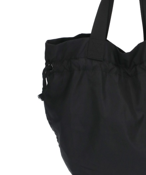 NERGY（ナージー）の「バンダナプリントサークルバッグ（トートバッグ・レディース・ホワイト/ブラック・FREE）」の11枚目の写真