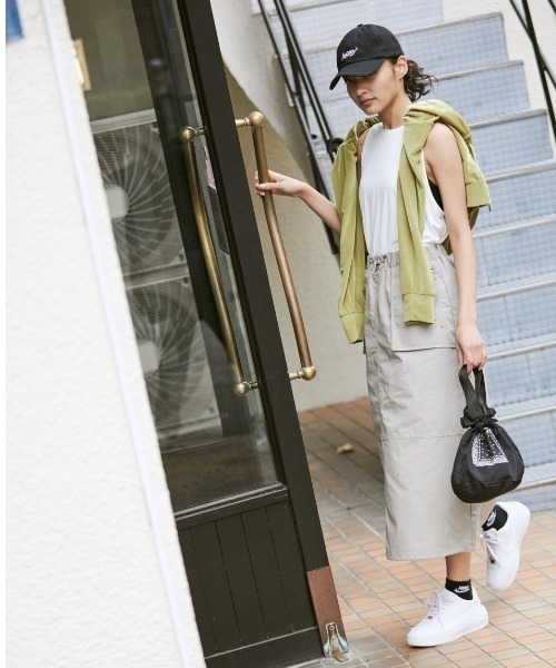 NERGY（ナージー）の「バンダナプリントサークルバッグ（トートバッグ・レディース・ホワイト/ブラック・FREE）」の3枚目の写真