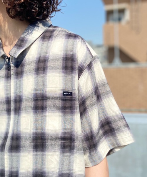 RVCA(ルーカ)の「RVCA/ルーカ チェックシャツ ジップアップ/半袖シャツ オンプレチェック BD041-P01(シャツ/ブラウス・メンズ・イエロー/ホワイト・L/M/XL)」の4枚目の写真