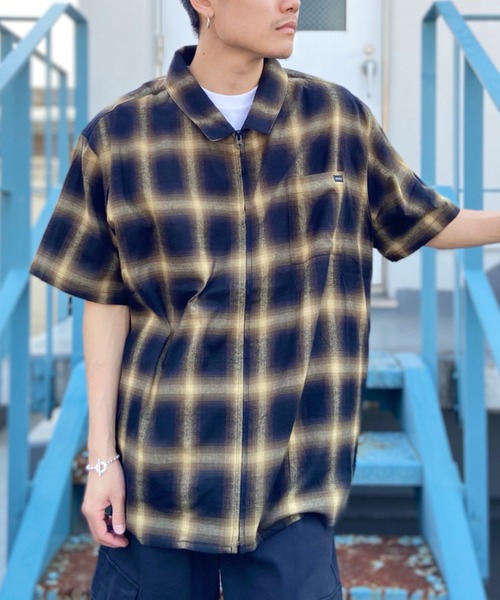 RVCA(ルーカ)の「RVCA/ルーカ チェックシャツ ジップアップ/半袖シャツ オンプレチェック BD041-P01(シャツ/ブラウス・メンズ・イエロー/ホワイト・L/M/XL)」の3枚目の写真