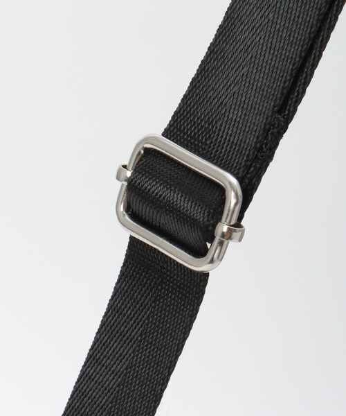 ikka(イッカ)の「レザータッチサフィアーノショルダーバッグ(ショルダーバッグ・メンズ・ブラック/ネイビー/ダークネイビー/ダークブラウン/モカ・FREE)」の11枚目の写真