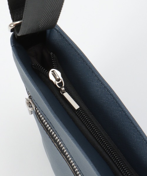 ikka(イッカ)の「レザータッチサフィアーノショルダーバッグ(ショルダーバッグ・メンズ・ブラック/ネイビー/ダークネイビー/ダークブラウン/モカ・FREE)」の15枚目の写真