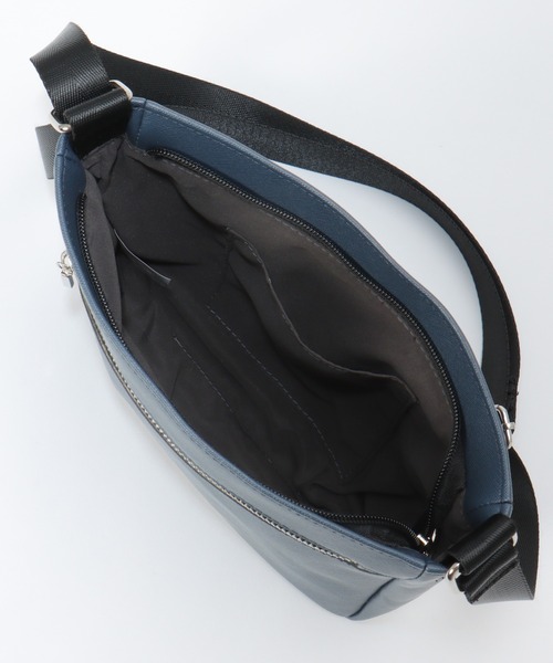 ikka(イッカ)の「レザータッチサフィアーノショルダーバッグ(ショルダーバッグ・メンズ・ブラック/ネイビー/ダークネイビー/ダークブラウン/モカ・FREE)」の16枚目の写真