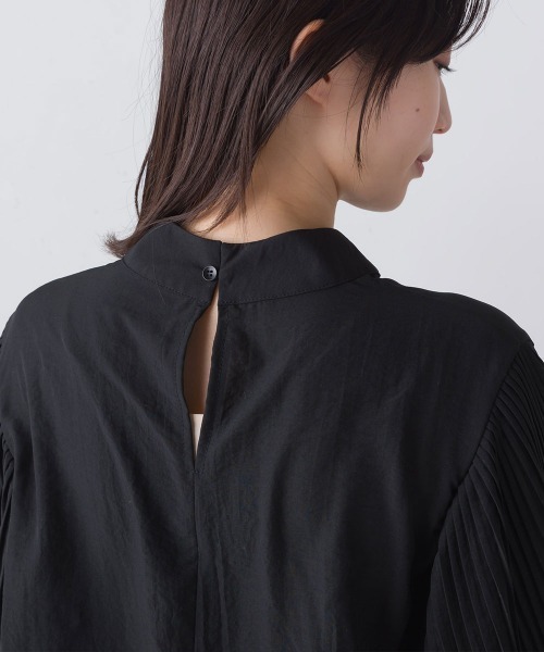 terrace(テラス)の「プリーツスリーブブラウス(シャツ/ブラウス・レディース・ブラック/ライトカーキ/ラベンダー・MEDIUM)」の8枚目の写真