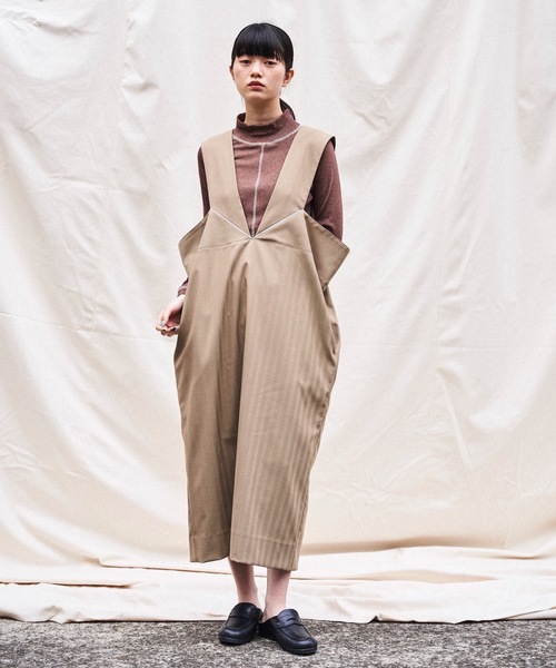 sneeuw（スニュウ）の「フレームジャンパースカート（サロペット/オーバーオール・レディース・チャコールグレー/ベージュ・ONESIZE）」の2枚目の写真