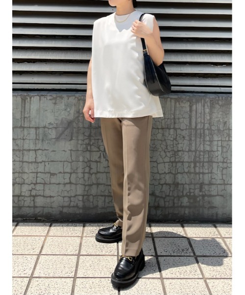 Mila Owen（ミラオーウェン）の「肩タックバックドレープノースリ