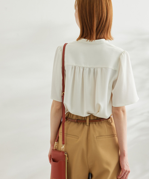 白からの解放！多機能ブラウス/ハーフスリーブスキッパーブラウス