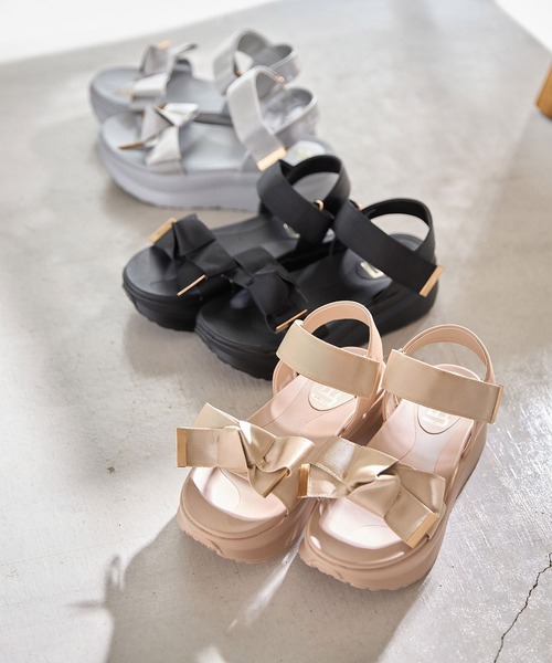 tocco closet（トッコ　クローゼット）の「サテンテープリボンサンダル（サンダル・レディース・ブラック/グレー・M/L/LL）」の3枚目の写真