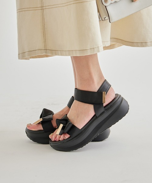 tocco closet（トッコ　クローゼット）の「サテンテープリボンサンダル（サンダル・レディース・ブラック/グレー・M/L/LL）」の6枚目の写真