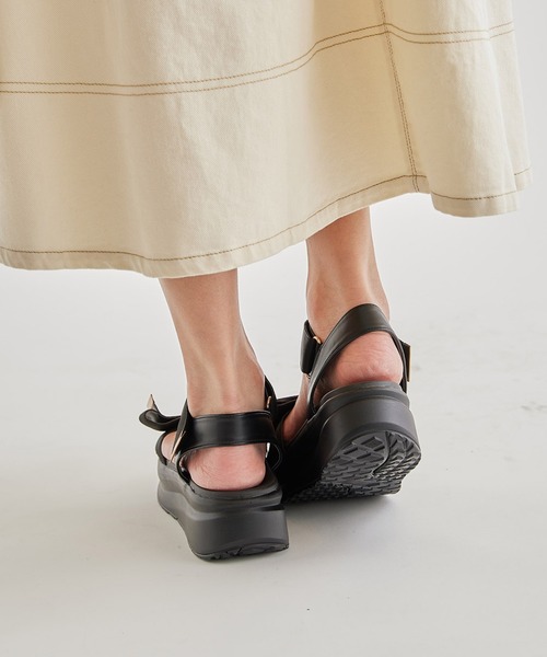 tocco closet（トッコ　クローゼット）の「サテンテープリボンサンダル（サンダル・レディース・ブラック/グレー・M/L/LL）」の13枚目の写真