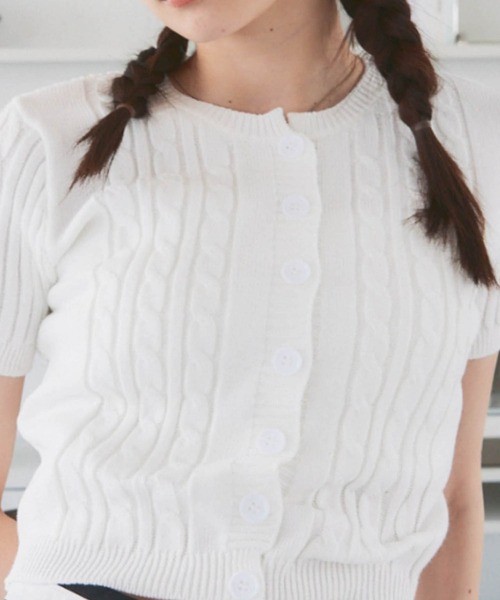 solleim（ソルレム）の「コンパクト半袖ケーブルニットカーディガン（カーディガン/ボレロ・レディース・ブラック/ホワイト/ピンク・M）」の2枚目の写真