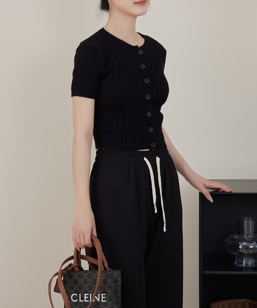 solleim（ソルレム）の「コンパクト半袖ケーブルニットカーディガン（カーディガン/ボレロ・レディース・ブラック/ホワイト/ピンク・M）」の7枚目の写真