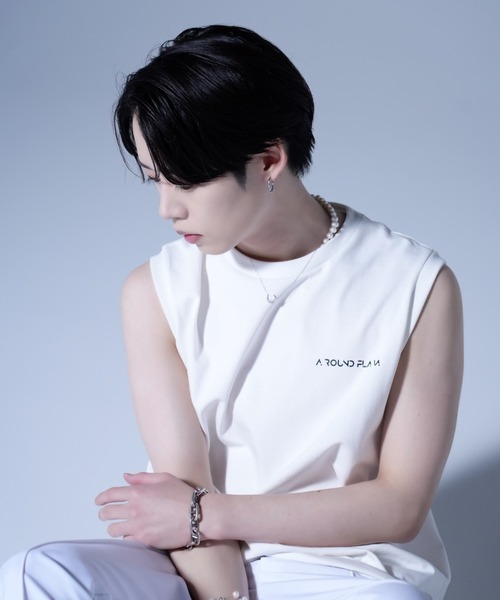 AROUND FLAVA(アラウンドフラバ)の「silkete like heavy weight glitter print sleeveless T / シルケットライク ヘビーウェイト ラメプリントノースリーブTシャツ(Tシャツ/カットソー・メンズ・ブラック/ホワイト・SMALL/MEDIUM/LARGE)」の8枚目の写真