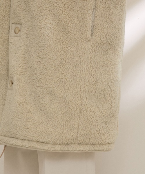 SALON adam et rope'（サロン アダム エ ロペ）の「【2WAY・撥水機能付き】スヌード付きリバーシブルボアキルティングコート（その他アウター・レディース・ブラック/ベージュ・FREE）」の18枚目の写真