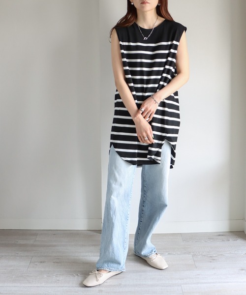 COURO(コウロ)の「ロング丈ノースリーブパネルボーダーTシャツ(Tシャツ/カットソー・レディース・ブラック×ホワイト/ホワイト×ブラック/ベージュ系/パープル系・M)」の5枚目の写真