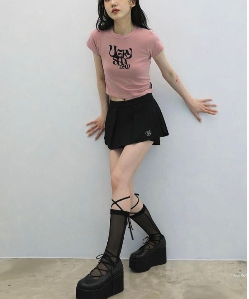 UGLY SHADOW（アグリーシャドウ）の「韓国ブランド Uglyshadow アグリーシャドウ MESH LACE SOCKS メッシュ レースソックス シースルーソックス ひもソックス レースアップ 靴下 韓国ファッション（ソックス/靴下・レディース・パープル/アイボリー/ミント/ブラック・ONE SIZE）」の6枚目の写真