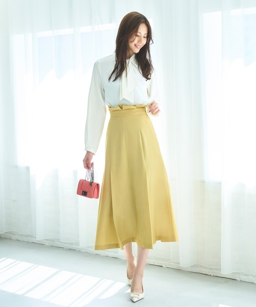 RUIRUE BOUTIQUE(ルイルエブティック)の「ストレッチ | スカーフタイデザインブラウス | 長袖 ハイネック トップス 体型カバー オフィスカジュアル 通勤服 華やか ボウタイ ボリュームスリーブ ブラウス(シャツ/ブラウス・レディース・ベージュ/グレー/オフホワイト/ブルー・L/M/LL/3L/S)」の13枚目の写真