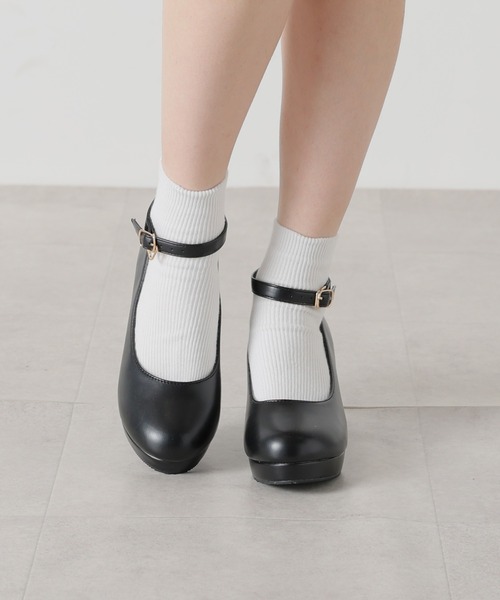 Honeys(ハニーズ)の「厚底ストラップ付パンプス(パンプス・レディース・ブラック/ピンクベージュ/ブラック系その他・24.0/23.0/22.5/23.5/24.5)」の1枚目の写真
