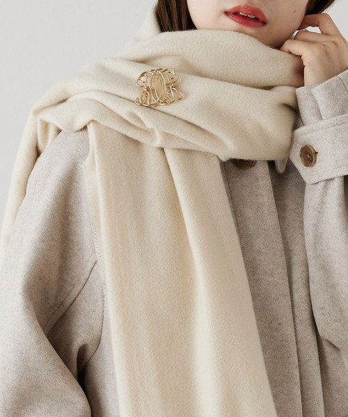 Chico（チコ）の「【新色追加/REVIVAL】ブローチ付ボリューム袖ハイネックニット（ニット/セーター・レディース・ホワイト系その他2/アイボリー/チャコールグレー/グレー系その他/ブラック/ピンク・FREE）」の8枚目の写真