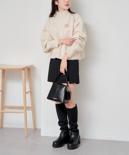 Chico（チコ）の「【新色追加/REVIVAL】ブローチ付ボリューム袖ハイネックニット（ニット/セーター・レディース・ホワイト系その他2/アイボリー/チャコールグレー/グレー系その他/ブラック/ピンク・FREE）」の19枚目の写真