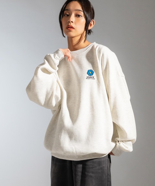 Ressaca（レサーカ）の「オーバーサイズ フラワーワンポイントロゴ刺繍 裏起毛スウェットプルオーバー（スウェット・レディース・オートミール/ネイビー/ブルー/ブラック/グリーン/グレー・M/XL/L）」の4枚目の写真