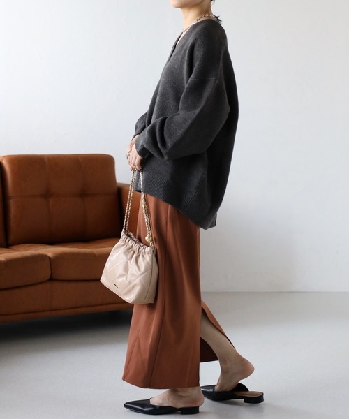 ap retro（アプレトロ）の「ディープVネックニット / オーバーサイズニット（ニット/セーター・レディース・チャコールグレー/オートミール/ベージュ/ブラック/ブルー/ブラウン/ピンク・FREE）」の13枚目の写真