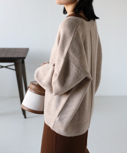 ap retro（アプレトロ）の「ディープVネックニット / オーバーサイズニット（ニット/セーター・レディース・チャコールグレー/オートミール/ベージュ/ブラック/ブルー/ブラウン/ピンク・FREE）」の17枚目の写真