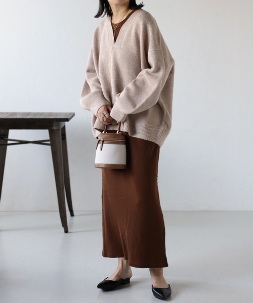 ap retro（アプレトロ）の「ディープVネックニット / オーバーサイズニット（ニット/セーター・レディース・チャコールグレー/オートミール/ベージュ/ブラック/ブルー/ブラウン/ピンク・FREE）」の19枚目の写真