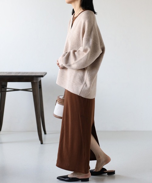 ap retro（アプレトロ）の「ディープVネックニット / オーバーサイズニット（ニット/セーター・レディース・チャコールグレー/オートミール/ベージュ/ブラック/ブルー/ブラウン/ピンク・FREE）」の20枚目の写真