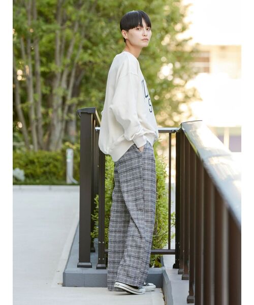 AMERICAN HOLIC（アメリカンホリック）の「ネップ裏毛ロゴスウェット（スウェット・レディース・チャコールグレー/ホワイト系その他/グレー系その他・M/L）」の6枚目の写真