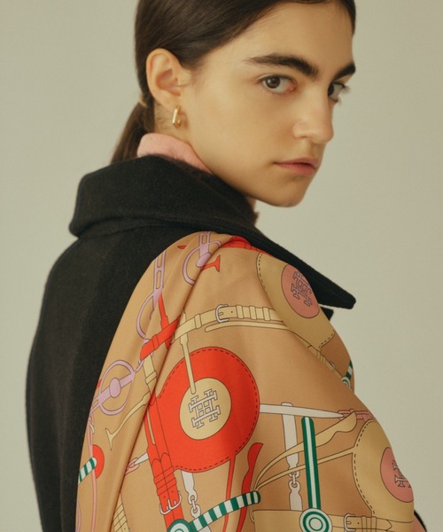 Omekashi（オメカシ）の「クラシックスカーフ（ストール/ショール・レディース・ブラウン・FREE）」の2枚目の写真