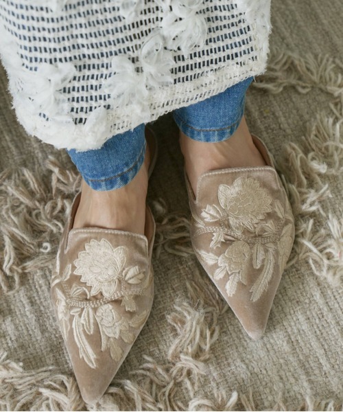 刺繍ポインテッドトゥミュール（パンプス）｜Libra Cue（リブラ キュー