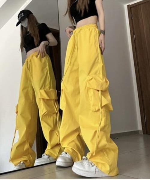 .KOM（ドットコム）の「A'GEM/9 × .kom『.kom/ドットケーオーエム』ドレープポケットカーゴ パンツ（カーゴパンツ・レディース・マスタード/ブラック/ピンク・M/S）」の7枚目の写真