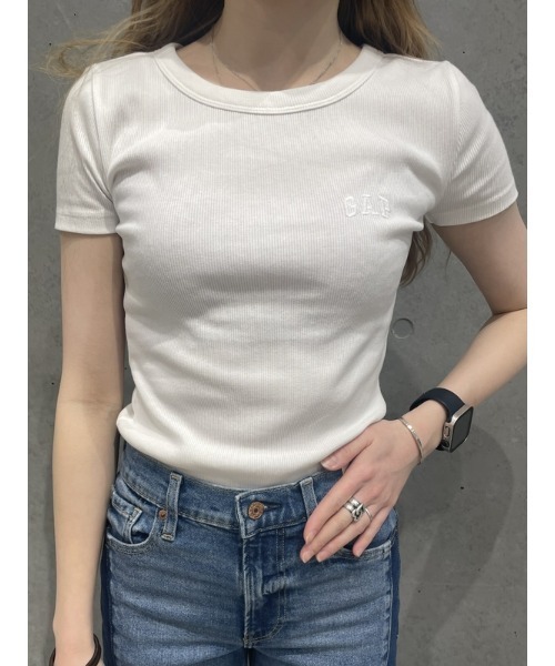 GAP(ギャップ)の「リブ GAPロゴTシャツ(Tシャツ/カットソー・レディース・イエロー/ホワイト/ブラック/ブルー/ピンク/ブルー系その他・S/L/M/XL/XXS/XS)」の2枚目の写真