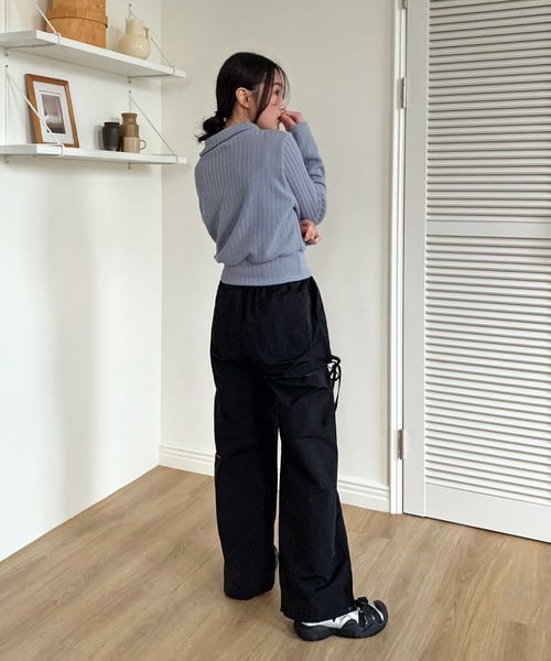 UNE MANSION（ユヌマンション）の「サイドアンバランススリットリボンストレートナイロンパンツ（カーゴパンツ・レディース・ホワイト/ブラック・FREE）」の16枚目の写真