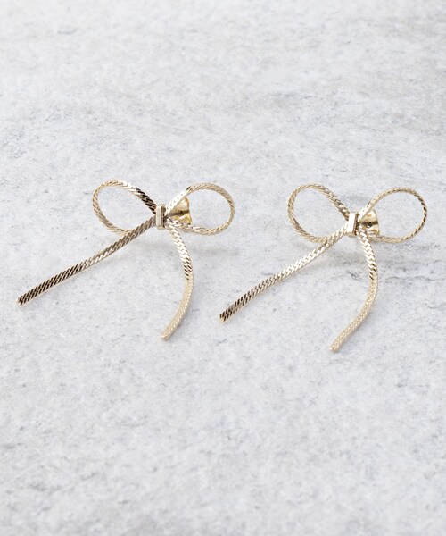 OPAQUE.CLIP（オペークドットクリップ）の「◆メタルリボンピアス（ピアス（両耳用）・レディース・ゴールド/シルバー・00）」の6枚目の写真