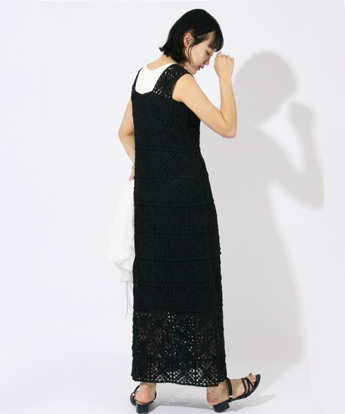 ENIM BY VICKY(エニムバイビッキー)の「クロシェロングワンピース《手洗い可能》(ワンピース・レディース・ブラック系その他/オフホワイト/ブラック・M)」の8枚目の写真