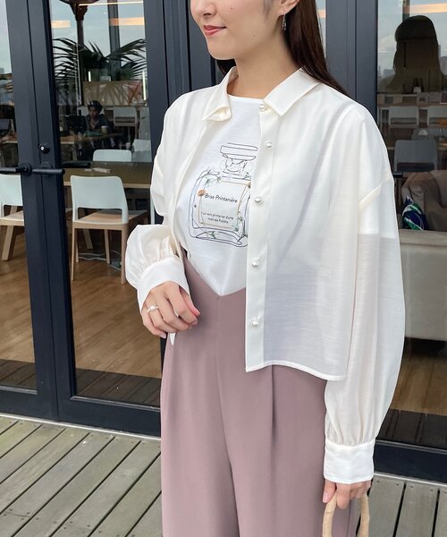 couture brooch（クチュールブローチ）の「◆【羽織でも、一枚着としても】パール調ボタンシアーシャツ（シャツ/ブラウス・レディース・アイボリー/サックスブルー/サンドベージュ/ブラック/オフホワイト・42/38/36）」の20枚目の写真