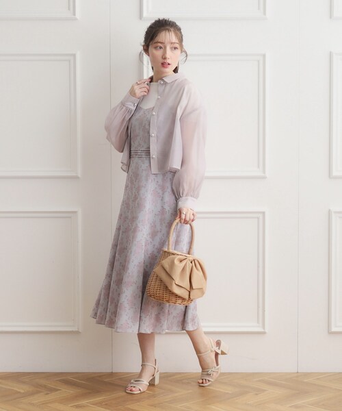 couture brooch（クチュールブローチ）の「◆【羽織でも、一枚着としても】パール調ボタンシアーシャツ（シャツ/ブラウス・レディース・アイボリー/サックスブルー/サンドベージュ/ブラック/オフホワイト・42/38/36）」の19枚目の写真