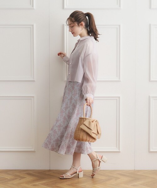 couture brooch（クチュールブローチ）の「◆【羽織でも、一枚着としても】パール調ボタンシアーシャツ（シャツ/ブラウス・レディース・アイボリー/サックスブルー/サンドベージュ/ブラック/オフホワイト・42/38/36）」の18枚目の写真