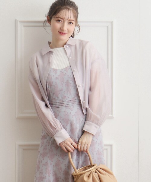 couture brooch（クチュールブローチ）の「◆【羽織でも、一枚着としても】パール調ボタンシアーシャツ（シャツ/ブラウス・レディース・アイボリー/サックスブルー/サンドベージュ/ブラック/オフホワイト・42/38/36）」の15枚目の写真