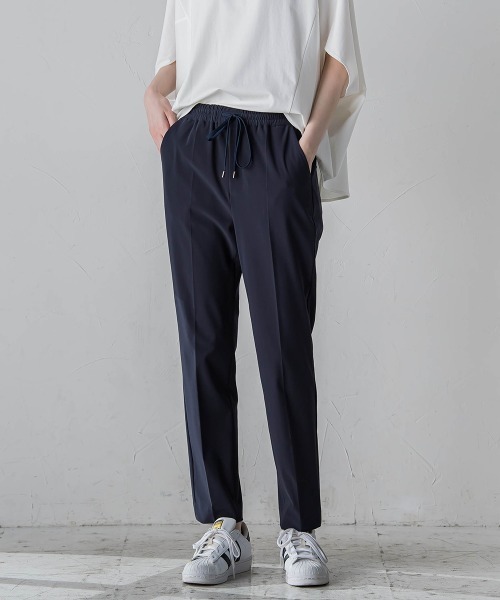 la.f…(ラエフ)の「【洗濯機で洗える/撥水防汚加工】ドロストテーパードパンツ(スラックス・レディース・ブラック/ネイビー/ベージュ/カーキ・9号/7号/11号)」の4枚目の写真