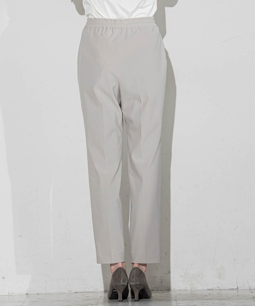 la.f…(ラエフ)の「【洗濯機で洗える/撥水防汚加工】ドロストテーパードパンツ(スラックス・レディース・ブラック/ネイビー/ベージュ/カーキ・9号/7号/11号)」の15枚目の写真